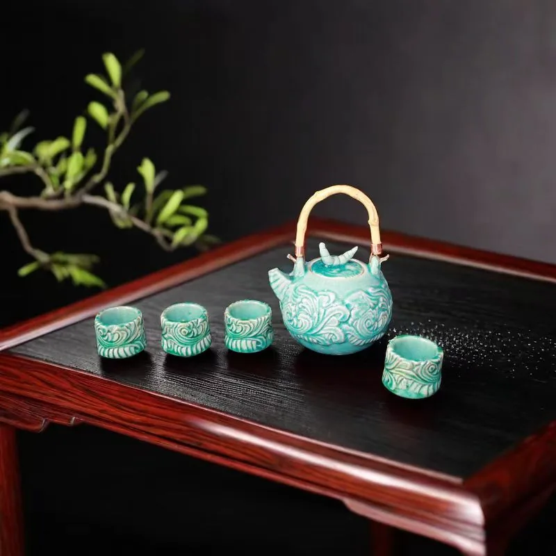 卷草纹提梁陶茶具套装
