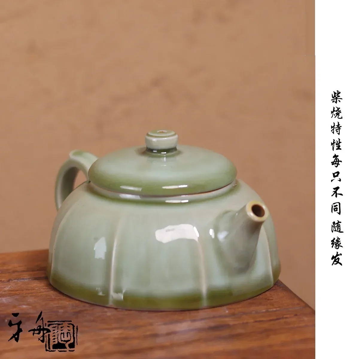 青釉八方壶